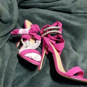 *Brand New*NEVER WORN* pink high heels